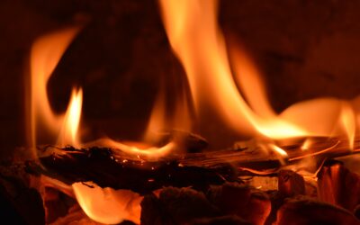 La divination par le feu : flamme de connaissance et de transformation